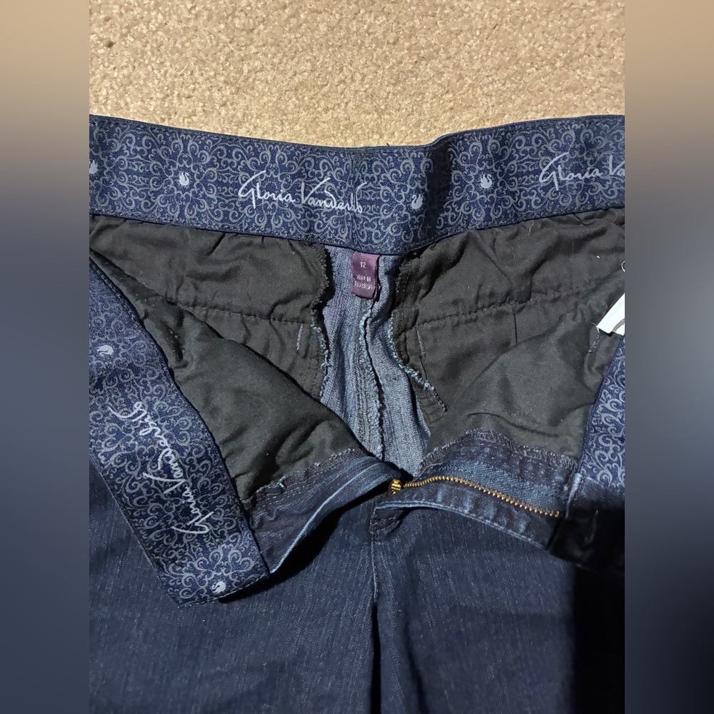 NWOT Woman’s Gloria Vanderbilt Dark Blue Jean Shorts - Picture 4 of 4